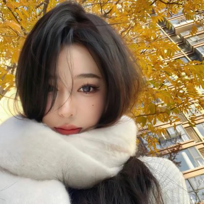 随盲柳入眠的女人